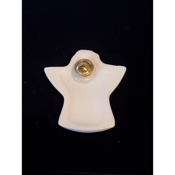 Cream Painted Ceramic Angel Holding Mini House Christmas Holiday Pin Brooch - Picture 4 of 7